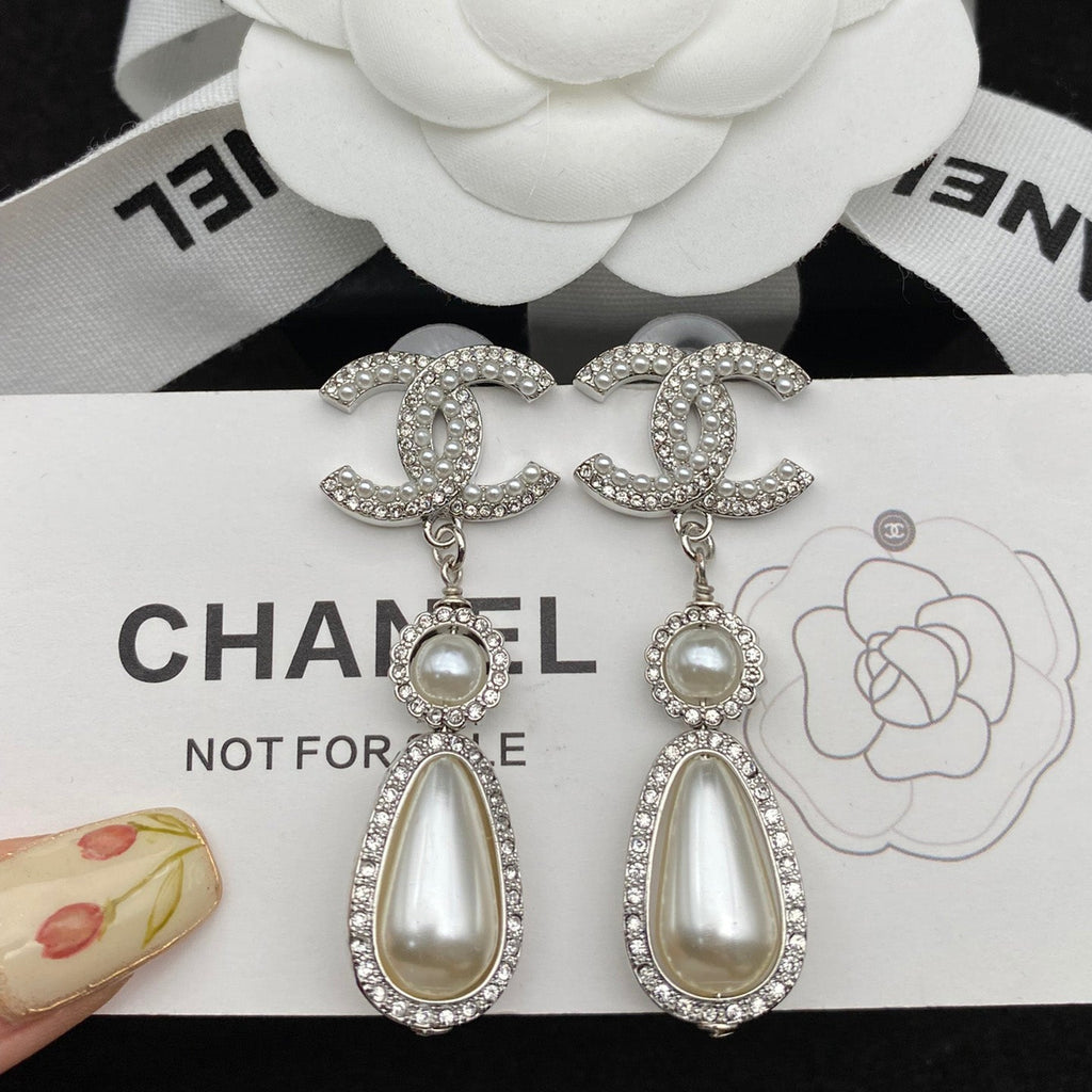 Elegant Pearl Pendant Diamond Earrings