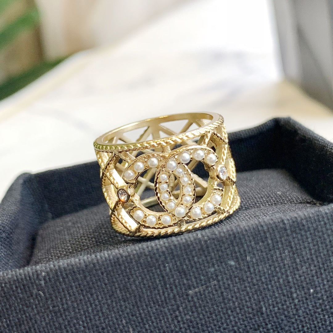 Grid Pearl Ring