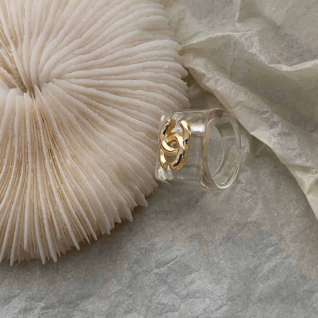 Fashion Transparent Closed Acrylic Ring